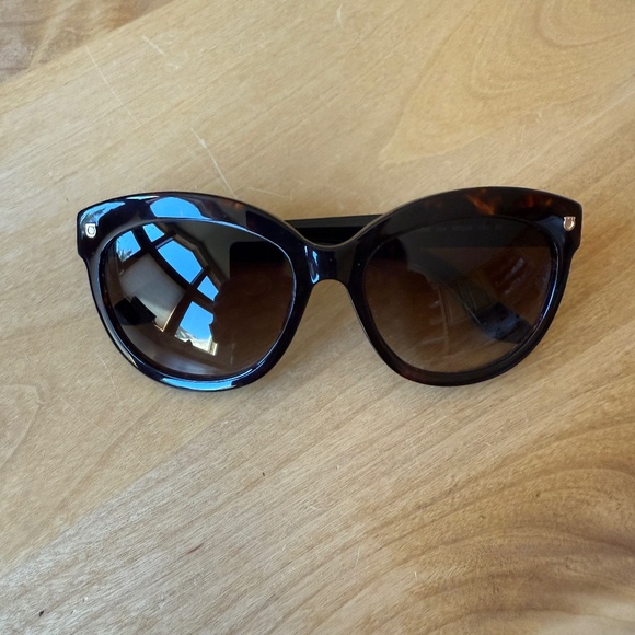 SALVATORE FERRAGAMO SUNGLASSES TORTOISE SHELL AMBER LENS SF675S 214 CLASSIC - Picture 2 of 11